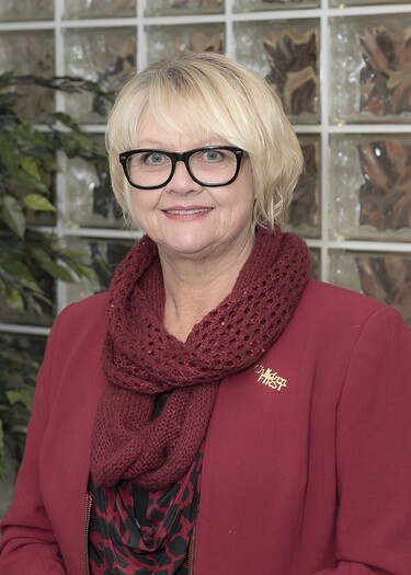 Karen Becker headshot